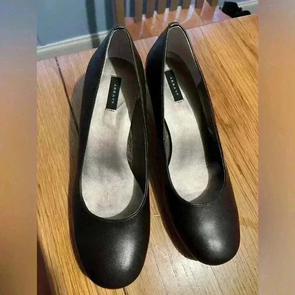 Array Flatter Kitten Heel pumps w/round toe Brown Size 8.5M